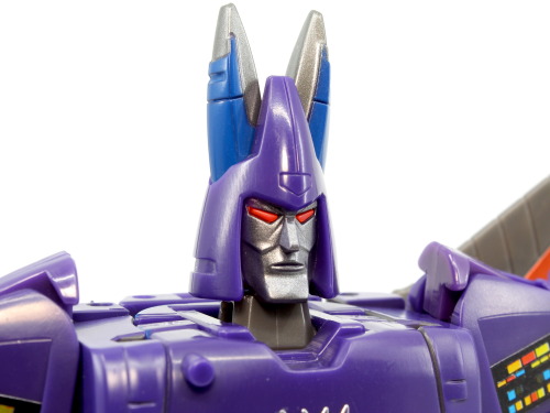 Generations Selects Cyclonus &amp; Nightstick (Legacy)Hasbro heard we wanted more Armada toys but th