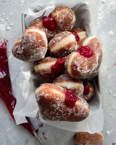 polish-food:Heart-Shaped Polish Pączki with Raspberry Filling (recipe in Polish)