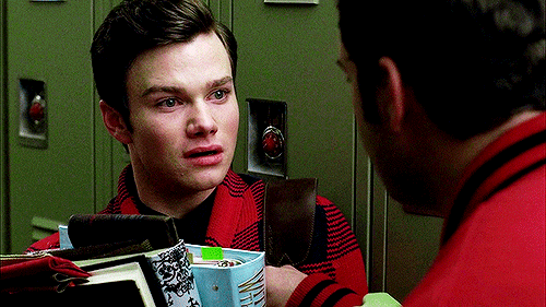 itsjustbroshelpingbros:  WHY WOULD BLAINE DATE ANYONE WOULD SCARE KURT LIKE THIS 