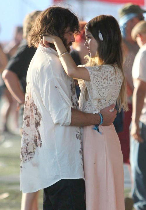 banggoesbilly:  moonlightdr:  Angus Stone porn pictures