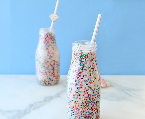 weekly-desserts:  Source: Circus Animal Cookie Milkshake by Glitter and Bubbles.   *cries*