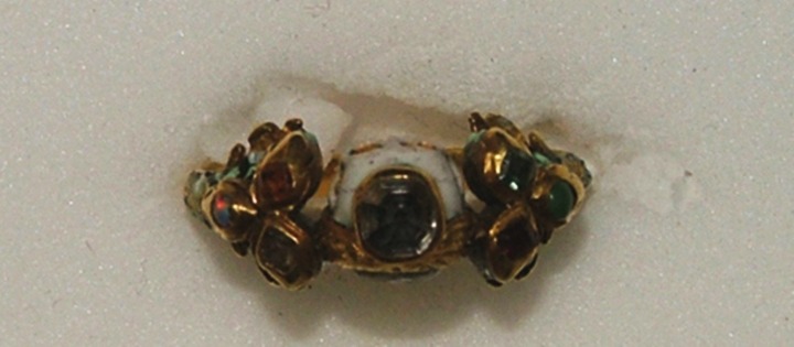 sixpenceee:  This is a Momento Mori Ring. Memento mori is a Latin phrase meaning