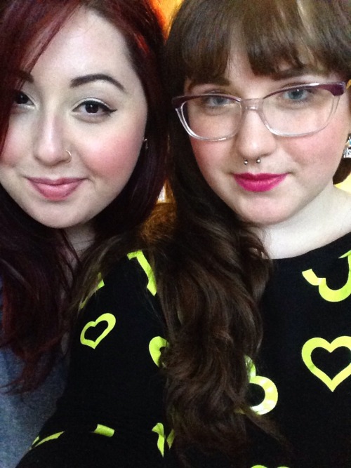 lotsalipstick:  venusdaggers:Had a great time with lotsalipstick but it’s back to Bloomington for me 💐  missing you a lot right now!