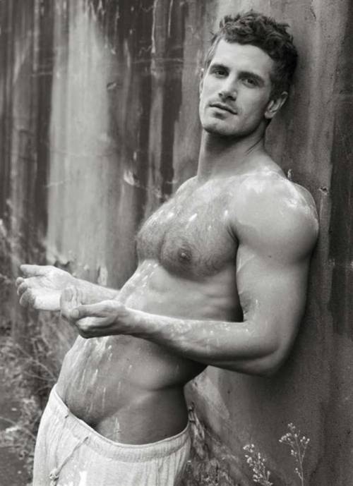 rawandripe:  omnomnomen:  Chris Bailey.  (via jpanda88) click here and press space bar for more rawandripe 