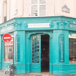 audreylovesparis:  Parisian pharmacy