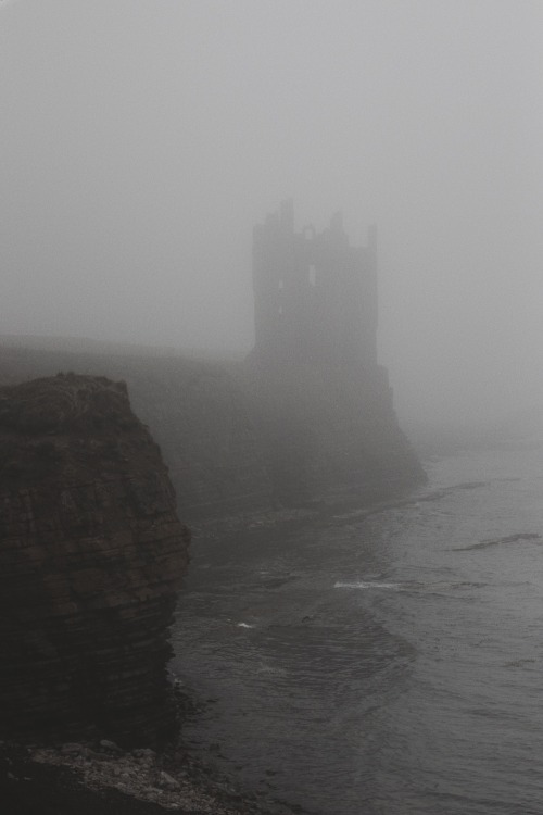 skylerbrownart: Keiss Castle - abandoned castle in Scotland photo by Skyler Brown Tum