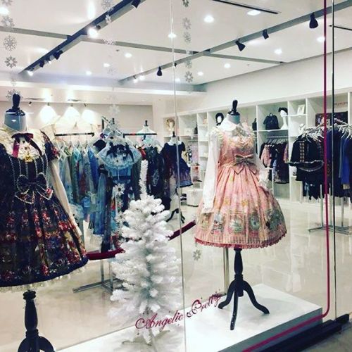 My friends in Houston are doing a BIG Grand Opening for their #lolitafashion store. If you are in th