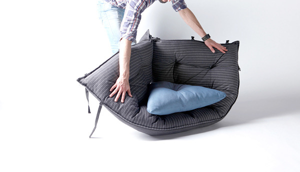 tinyhousedarling:  Bed Turns Into an Armchair 