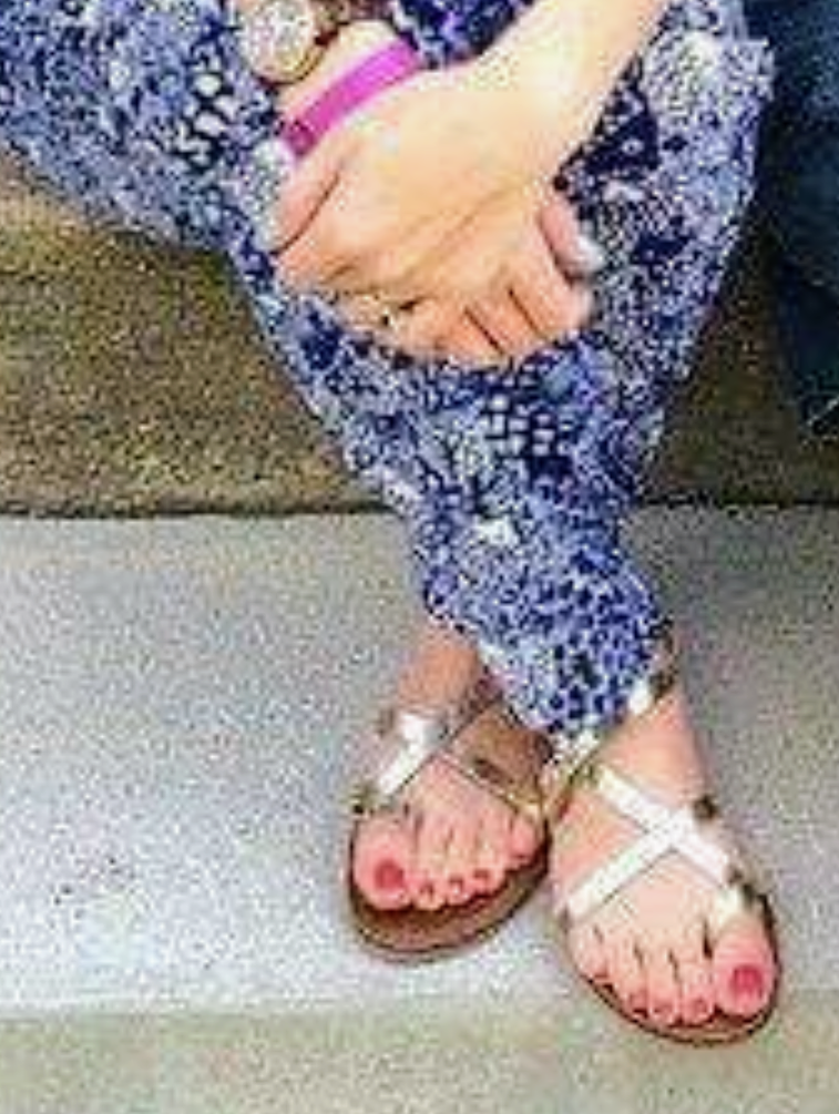 sexycandidfeet:  Jess