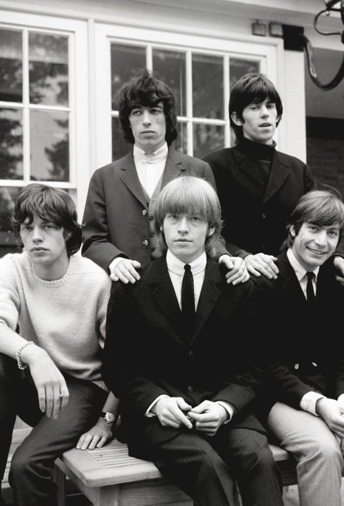 voodoolounge:  #TIMELESSTIME ➪ The Rolling Stones posing together for a photoshoot