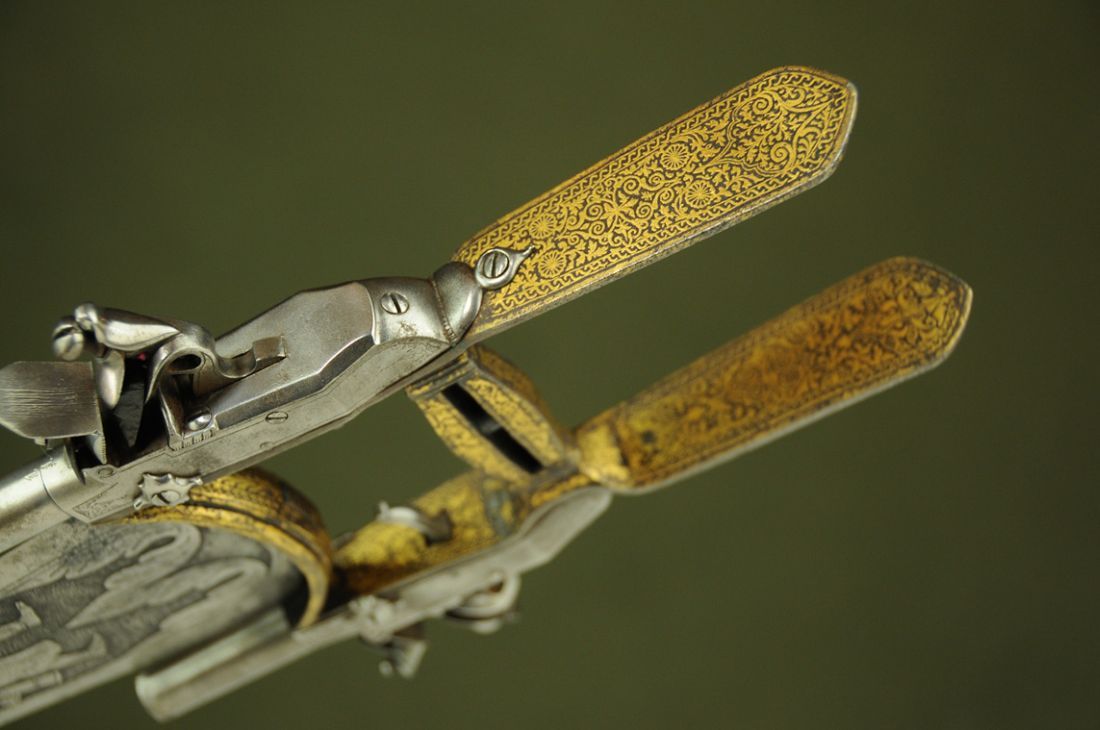 art-of-swords:  Combination of Katar Dagger and Flintlock Pistol  Dated: probably