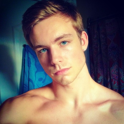 Dustin McNeer