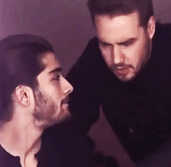 shinu hodo — There is a gif of when 1d were still at xfactor...