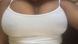 hornnyy-princess:  Titties ❤️  Morning