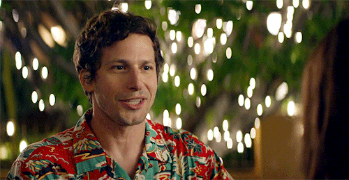 foggeynelson:Andy Samberg as Nyles in Palm Springs (2020) dir. Max Barbakow