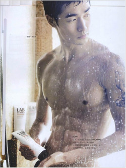 beautiful-asian-men:  I’d be more than happy to wash his back for him…and anything else he needs help washing. &gt;_&lt;