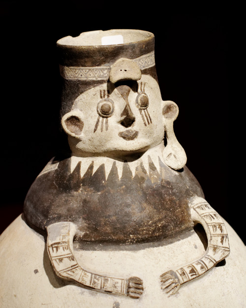 Large anthropomorphic urn. Chancay culture, central coast of Peru. Between circa 1100 and circa 1400