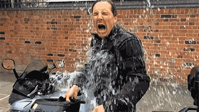 daemontool:  huffingtonpost:  Benedict Cumberbatch’s ice bucket challenge is even