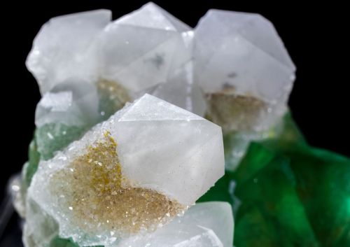 bijoux-et-mineraux:  Quartz on Fluorite -  Riemsvasmaak, South Africa  