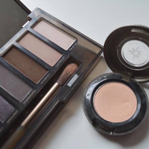 Comparison blog post up tonight, link in bio #bblogger #urbandecay #nakedsmoky