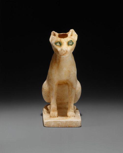 Cosmetic Vessel in the Shape of a Cat, 1990-1900 B.C, Middle Kingdom of Egpyt.This kitty is actually