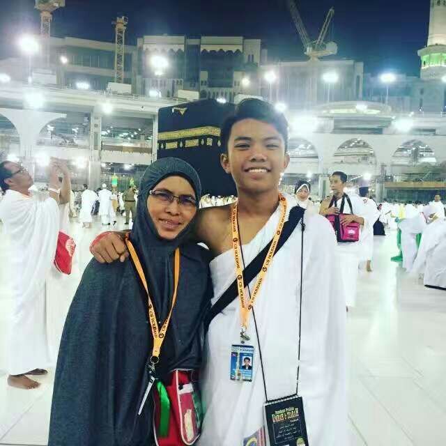 shauzan2:  nakaljb:  Adik angkat kedah . Batang memang Wowww! Nak tengok video dia