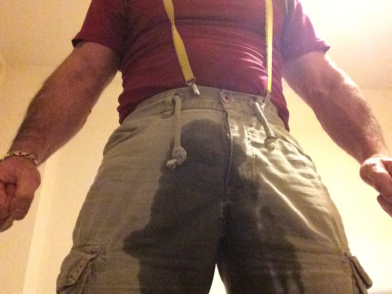 tattsandkink:Another awesome piss in my trousers filled my workmens boots up as well!