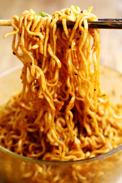veganrecipecollection:  (via Organic Ramen with Sesame and Spicy Chili Seasoning - Favourite Recipes, Noodles and Pasta, Recipes - Divine Healthy Food)