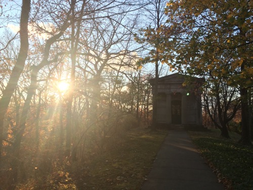 cthulhuk:Upon my visit to Cleveland’s Lake View Cemetery, I took a few photos and captured several o