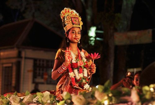 hinducosmos:Diwali, festival of the lightsA girl dressed as Lakshmi, the Hindu goddess of wealth, le