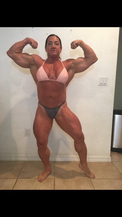 Anne Sheehan and her enormous size in all its front double biceps glory!!!