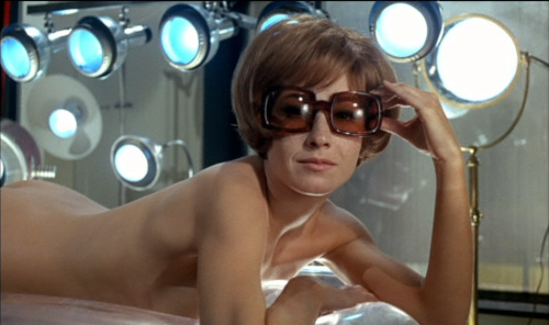 aestheticdivision: Marlène Jobert in Leontine (1968) dir. Michel Audiard.