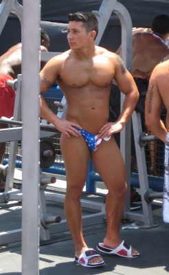 insidethelockerroom:  Memorial Day @ Venice Beach Just a tease. More of each guy to come. Tell me who you’d like to see more of. 