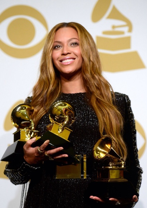 Sex Beyoncé with her awards at the 2015 GRAMMY pictures