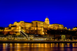 socialfoto:  Budapest night by 1mjgc3xtpf #SocialFoto 