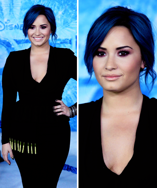 cantstopdemi:  Demi Lovato Arriving in Walt Disney ‘Frozen’ Premiere (11/19)