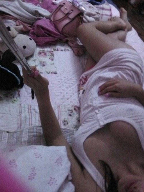 naughtypinkpanda:Selfie before sleeping! 