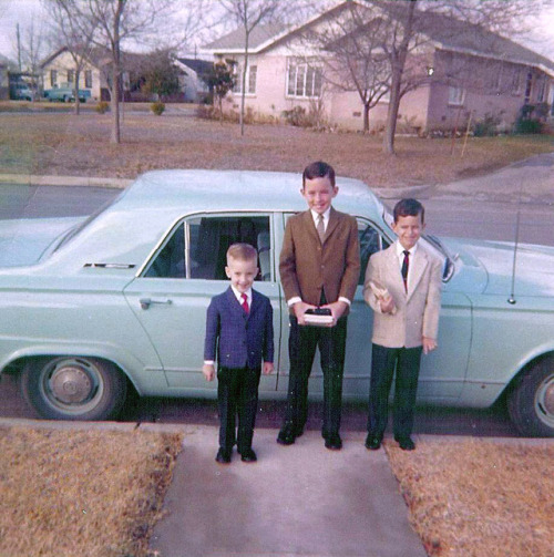 retropopcult:Off to Sunday School in Austin Texas, 1964. All of usare herejust for you(not shown: me