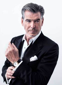 sziapuka:  suavedandy: Pierce Brosnan  😘