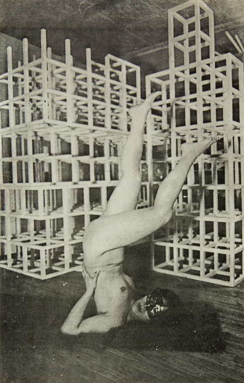 vivipiuomeno1:  Kazuko Miyamoto, Stunt (Performance at 181 Chrystie Street, 1981) posterized 