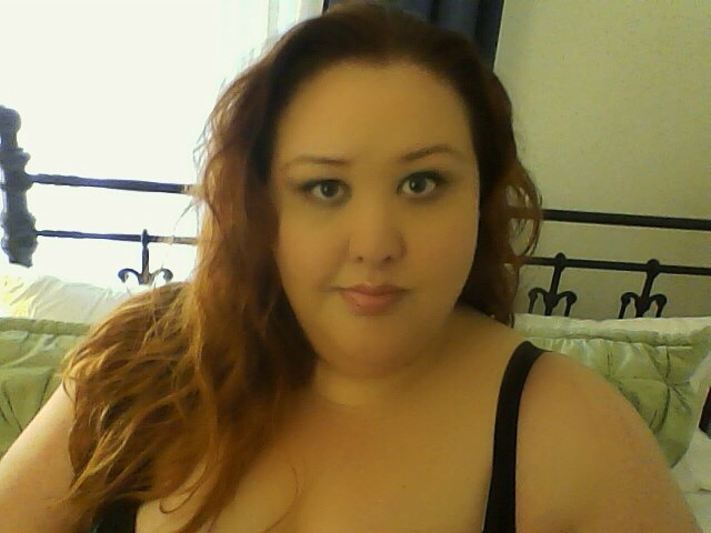ssbbw4me:  mileyisme:  Rainy day fun.  So hot!