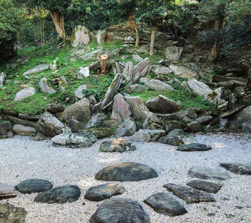 神宮寺庭園 [ 兵庫県南あわじ市 ] Jinguji Temple Garden, Minami-Awaji, Hyogo の写真・記事を更新しました。 ーー淡路島の離島、 “国生み神話の