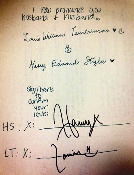 larryismyhomex: Never forget that one time a fan asked Louis and Harry to sign a marriage certificat