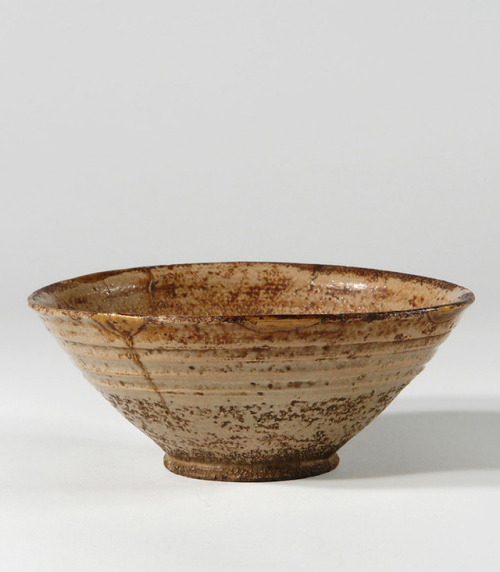 Tea bowl (chawan), 16th century. Korea. Another beautiful old kintsugi repair, mending broken cerami