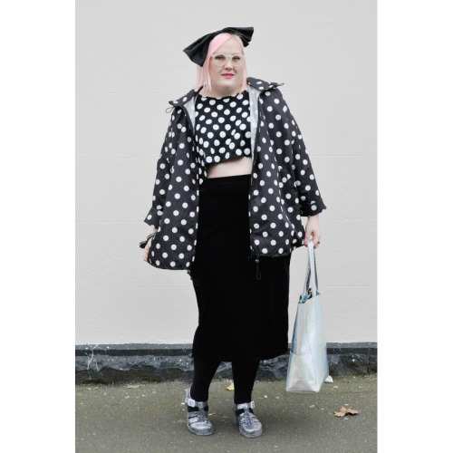 Fat girl in double polka dots with exposed midriff - that&rsquo;s me! http://www.fashionhayley.com/