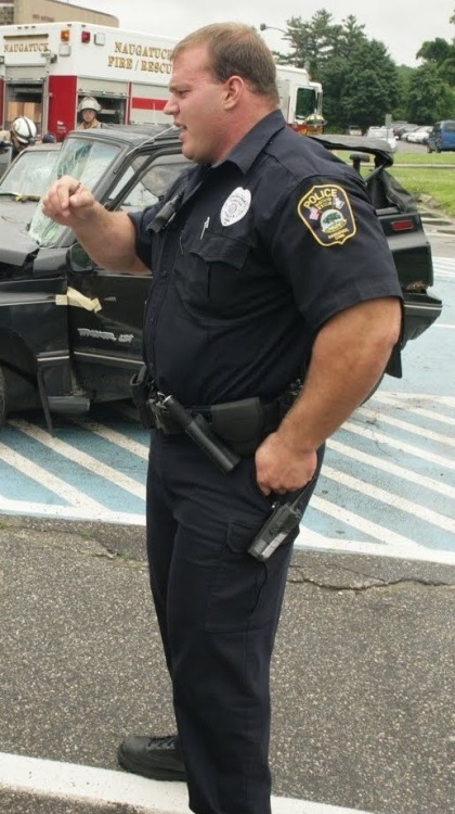 superbears:  Love Derek.. Dreamy to Sleep with Him  wittymoniker:  Derek Poundstone, 31, 6’1” and 341lbs. American Strongman and Connecticut police officer.   