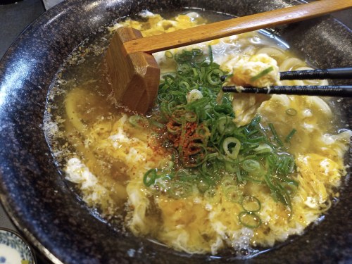 大阪市城東区森之宮２丁目の、大阪うどん ぺこぺこ 森ノ宮緑橋店で、卵とじうどん、770円也。Egg flower soup udon noodles at Pecopeco in Nichome, M