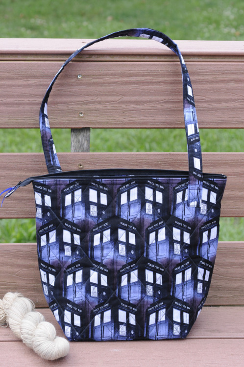 Project Bags at 2DyeCru!Large and quilted project bags with coordinating accessory bags are re-stock