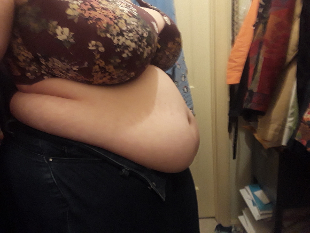 curvybbw:I broke my bed frame last night. I can’t imagine how…