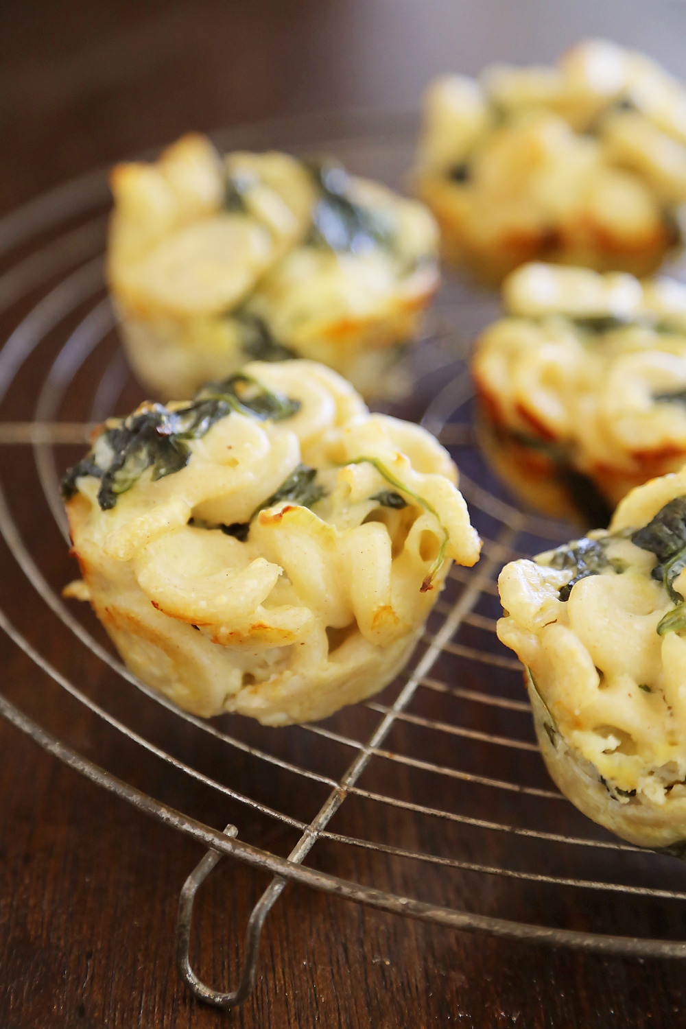 nom-food:  Spinach &amp; artichoke macaroni cheese bites 
